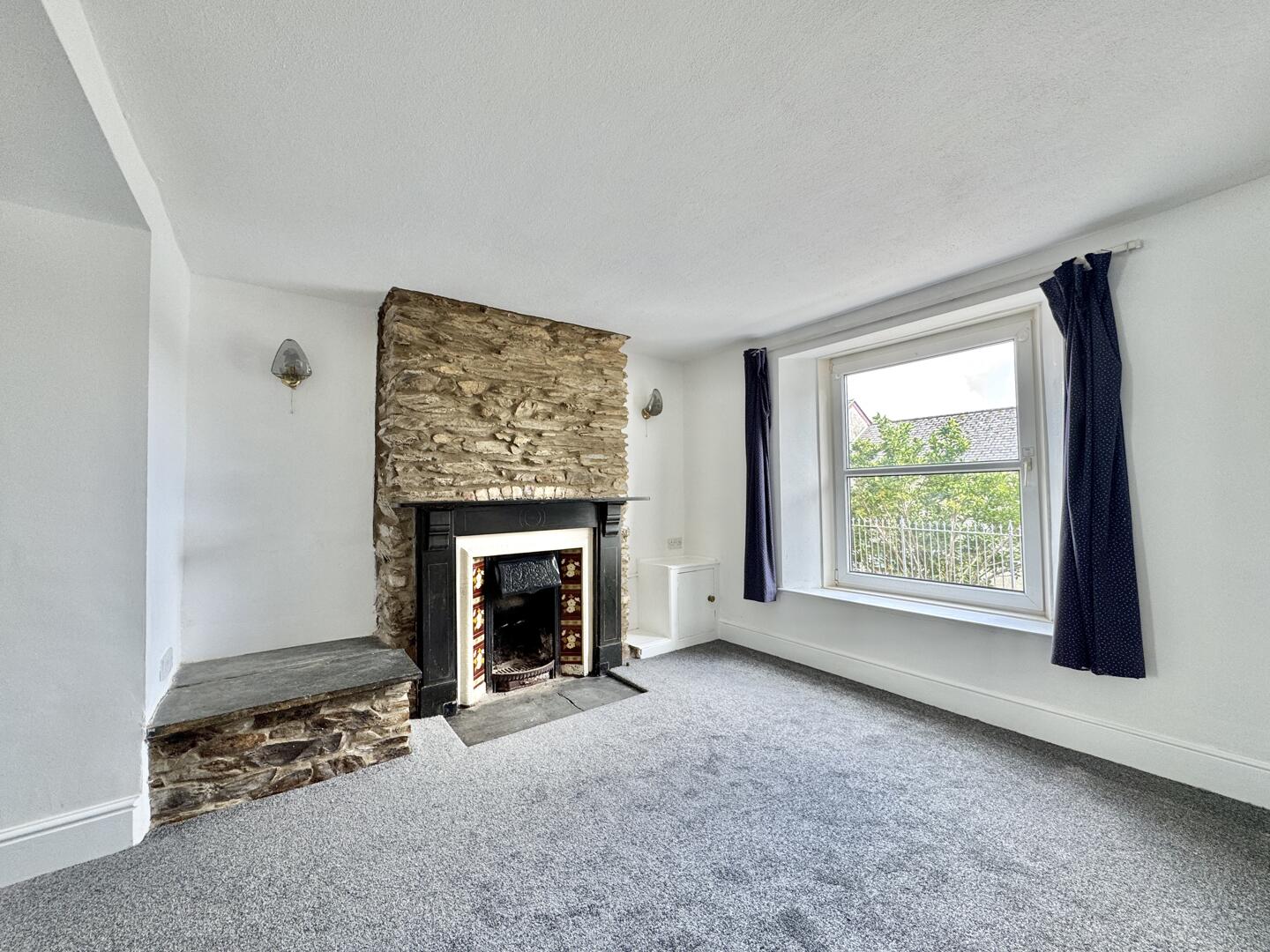 2 bed property in Richmond Terrace, Truro